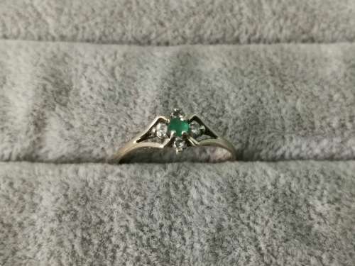 9ct Gold Emerald Ring