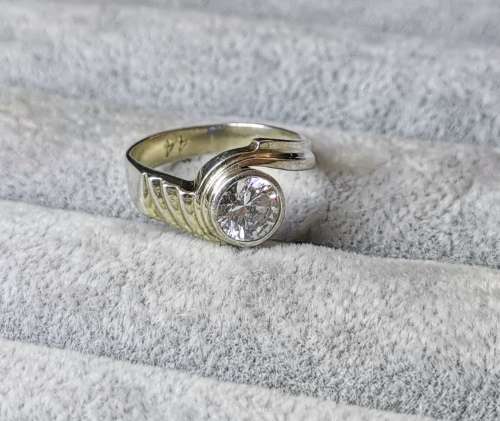 Discount!!! Silver Solitaire Ring