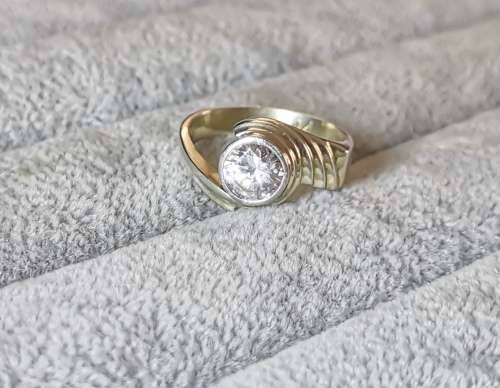 Discount!!! Silver Solitaire Ring