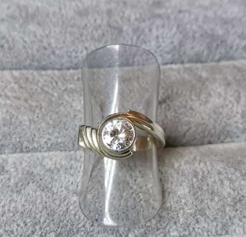 Discount!!! Silver Solitaire Ring