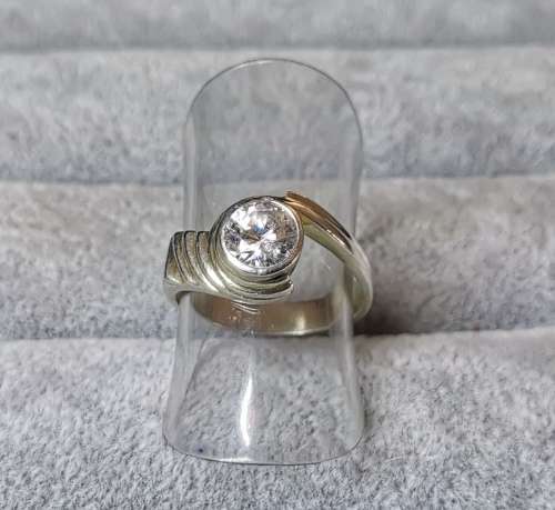 Discount!!! Silver Solitaire Ring