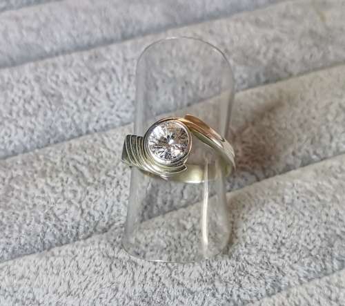 Discount!!! Silver Solitaire Ring