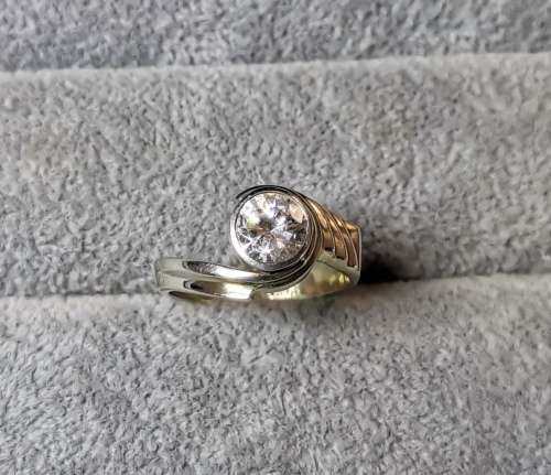 Discount!!! Silver Solitaire Ring