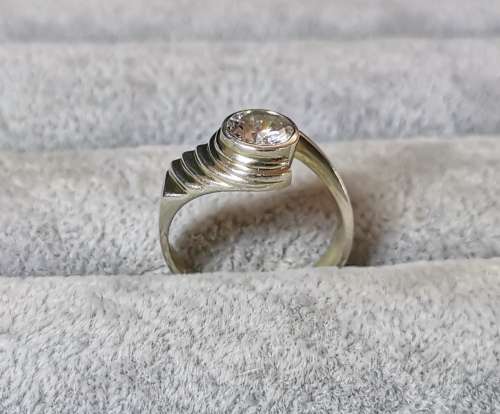 Discount!!! Silver Solitaire Ring