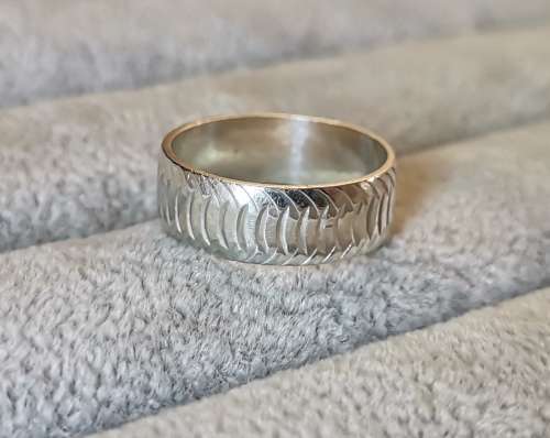 Discount!!! Patterned Silver Ring