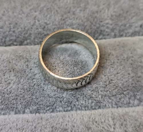 Discount!!! Patterned Silver Ring