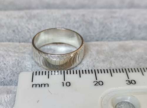 Discount!!! Patterned Silver Ring