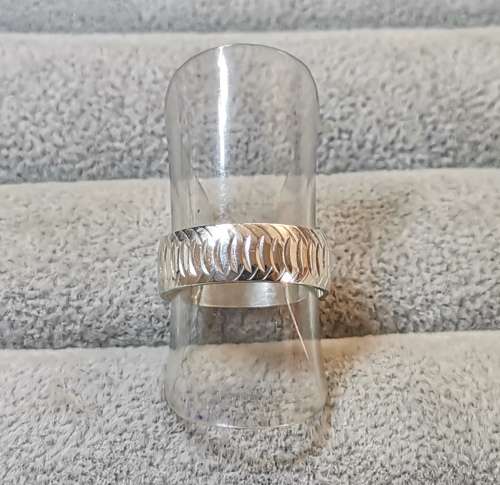 Discount!!! Patterned Silver Ring