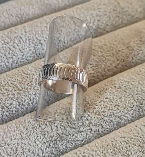 Discount!!! Patterned Silver Ring