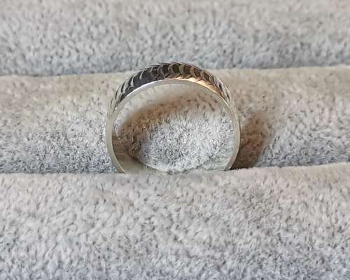 Discount!!! Patterned Silver Ring