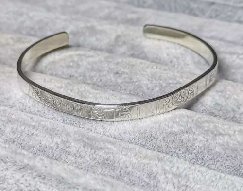 Discount!!! Detailed Silver Bangle