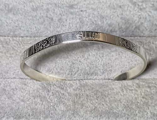 Discount!!! Detailed Silver Bangle