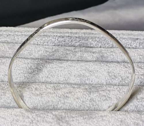 Discount!!! Detailed Silver Bangle