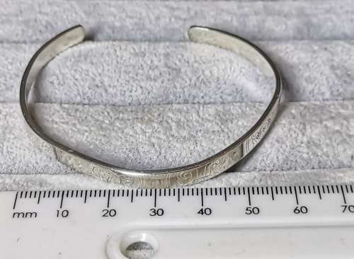 Discount!!! Detailed Silver Bangle