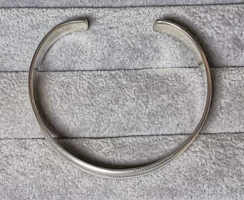 Pretty Silver Bangle