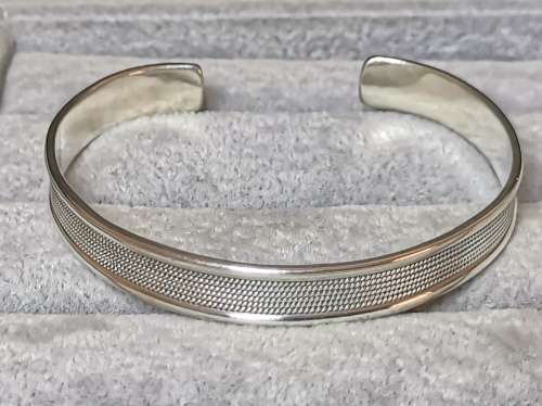 Pretty Silver Bangle