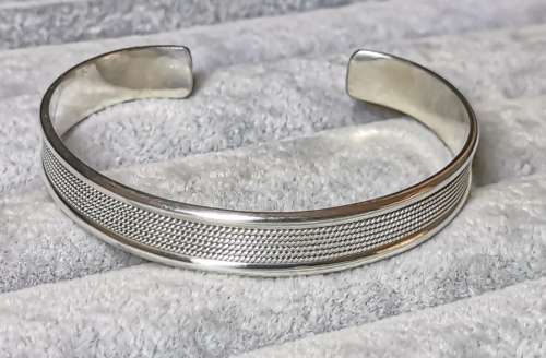 Pretty Silver Bangle