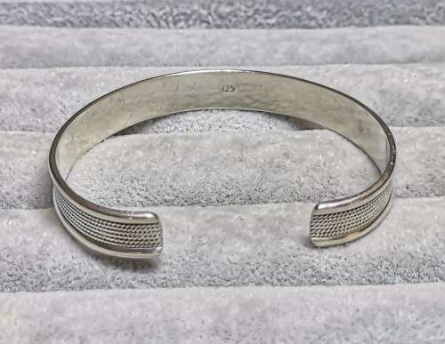 Pretty Silver Bangle