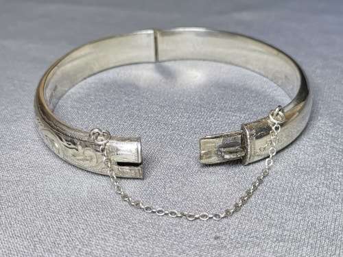 Detailed Silver Bangle