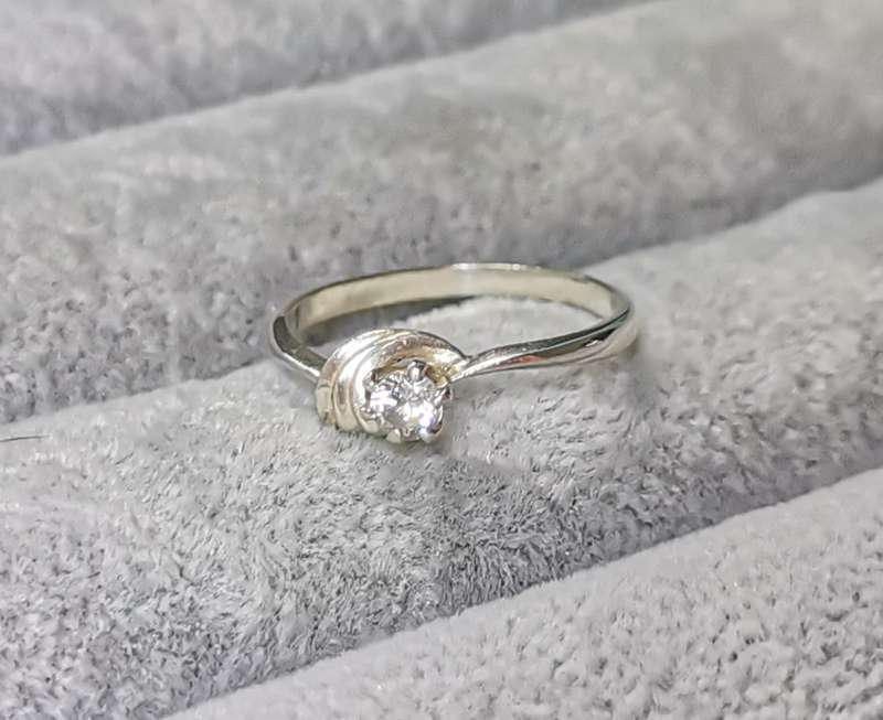 *R1 Auction* Silver Solitaire Ring