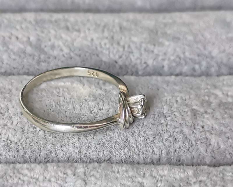 *R1 Auction* Silver Solitaire Ring