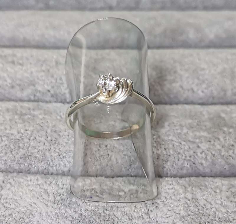 *R1 Auction* Silver Solitaire Ring