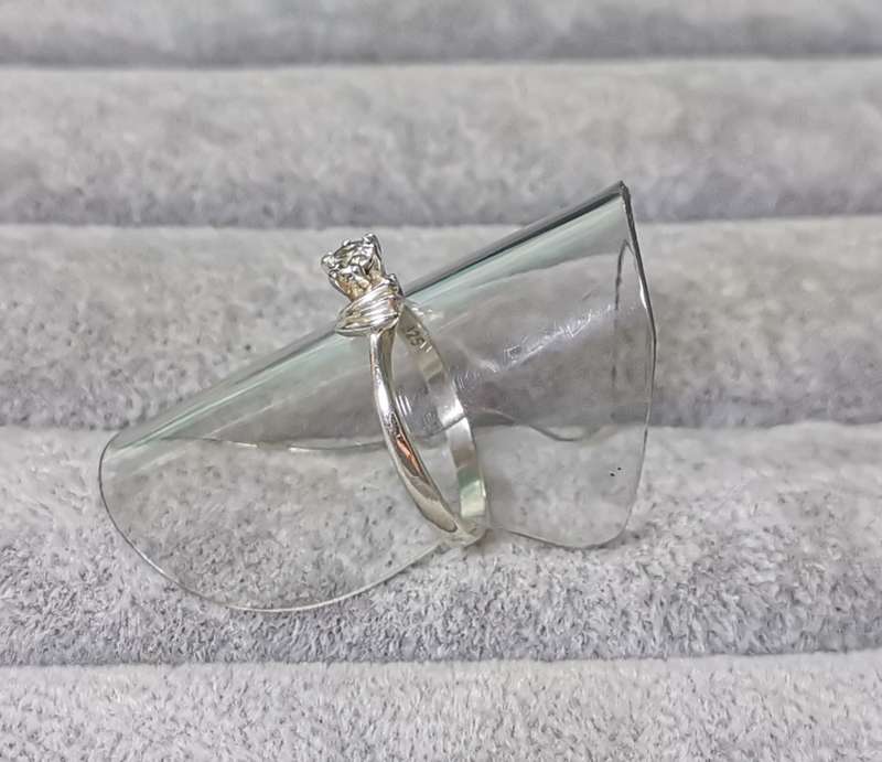 *R1 Auction* Silver Solitaire Ring