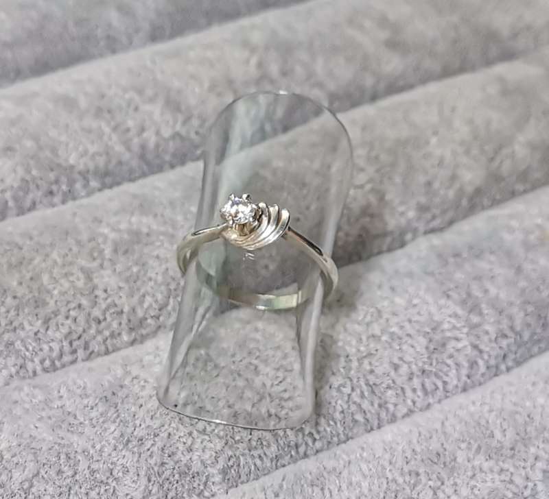 *R1 Auction* Silver Solitaire Ring