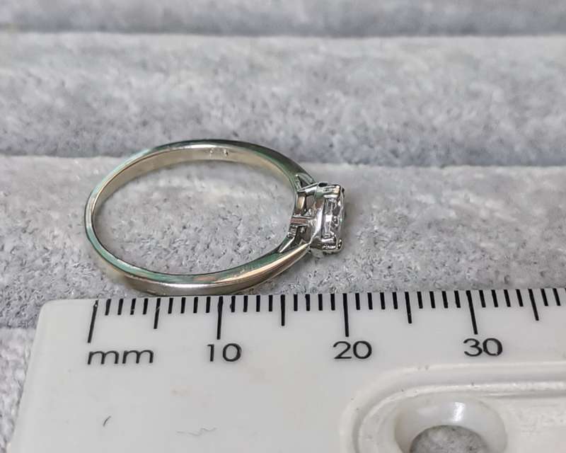 *R1 Auction* Silver Solitaire Ring