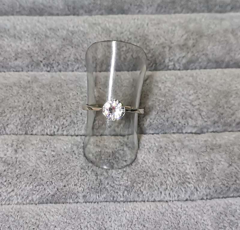 *R1 Auction* Silver Solitaire Ring