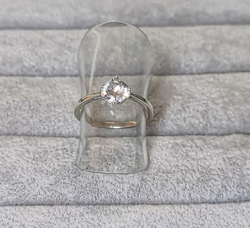 *R1 Auction* Silver Solitaire Ring