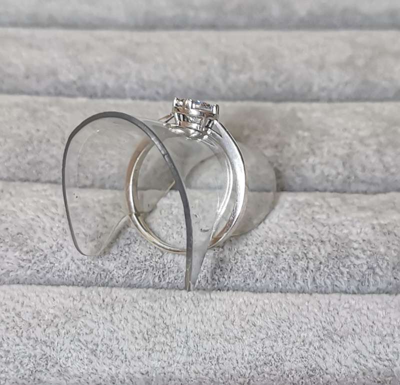*R1 Auction* Silver Solitaire Ring