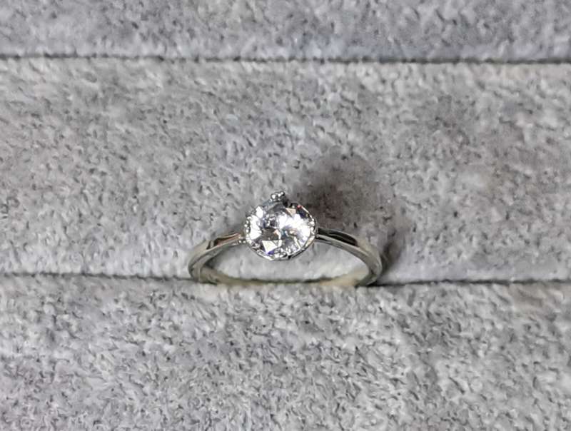*R1 Auction* Silver Solitaire Ring