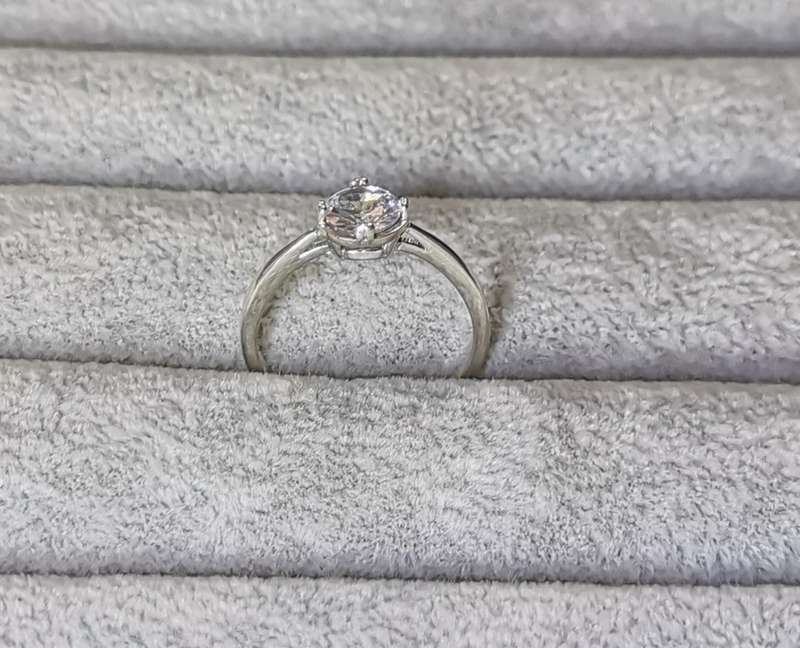 *R1 Auction* Silver Solitaire Ring