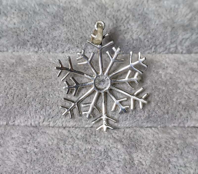 Silver Snowflake Pendant