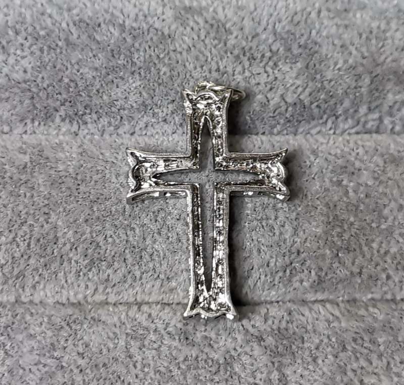 Gorgeous Silver Cross Pendant