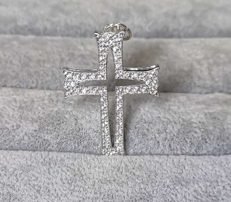 Gorgeous Silver Cross Pendant