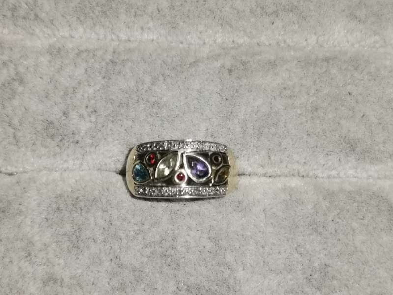 Dazzling 9ct Gold Ring