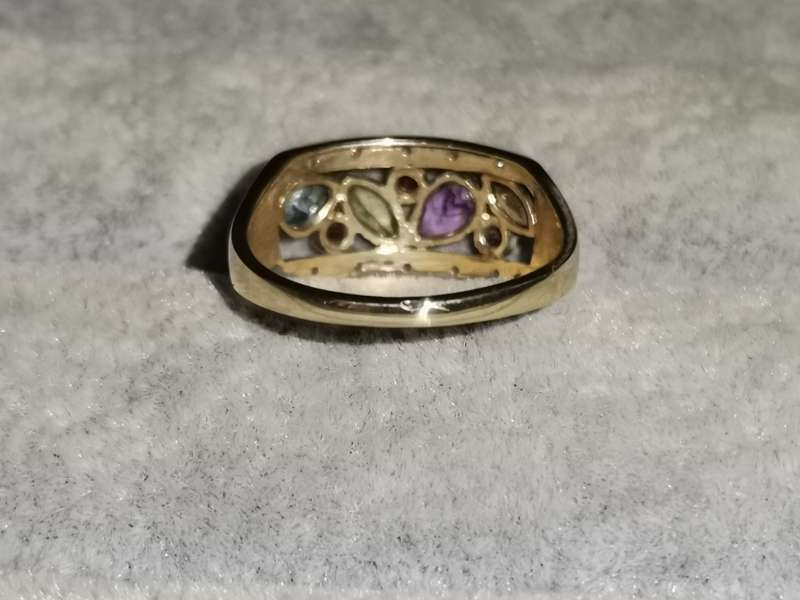 Dazzling 9ct Gold Ring