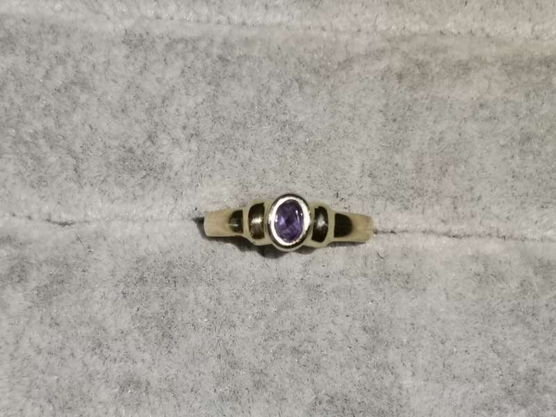 9ct Gold Amethyst Ring