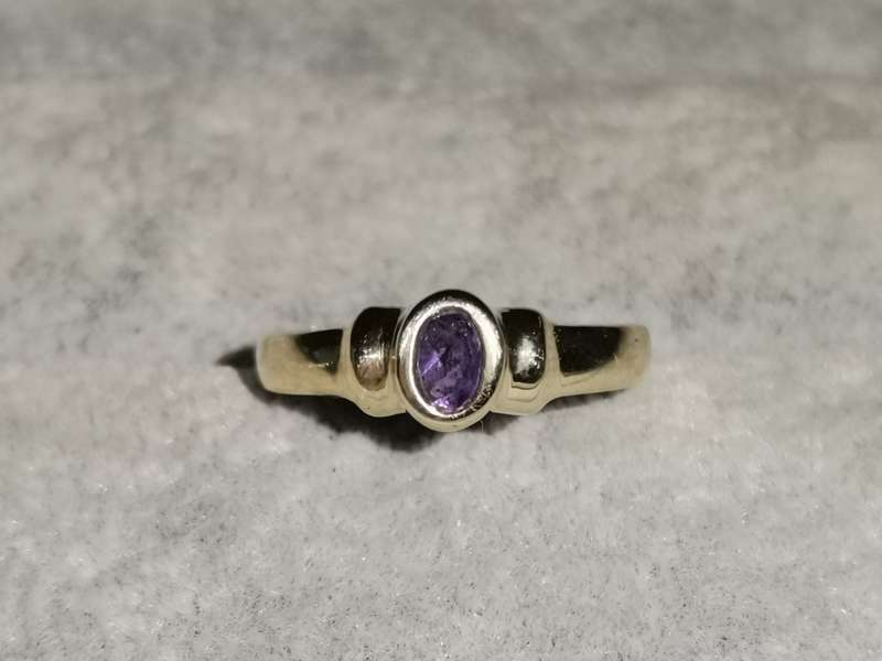 9ct Gold Amethyst Ring