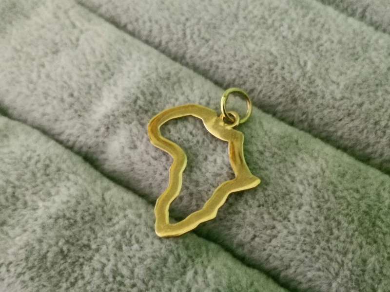 9ct Gold Africa Pendant