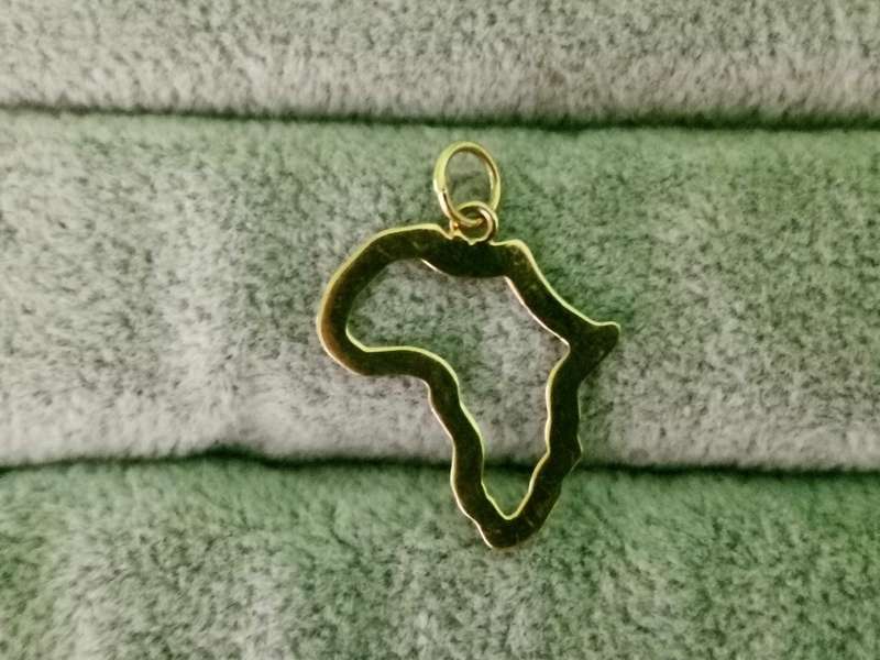 9ct Gold Africa Pendant
