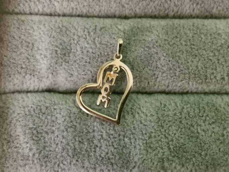9ct Gold Heart `MOM` Pendant
