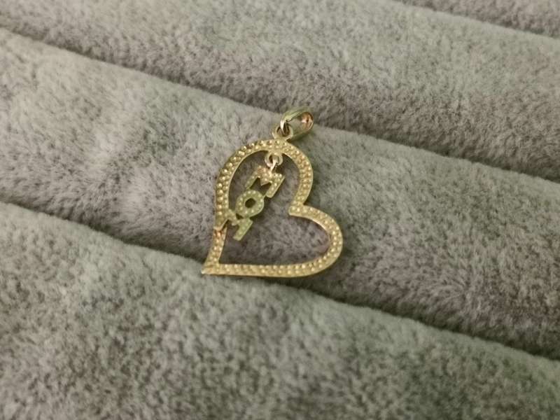 9ct Gold Heart `MOM` Pendant