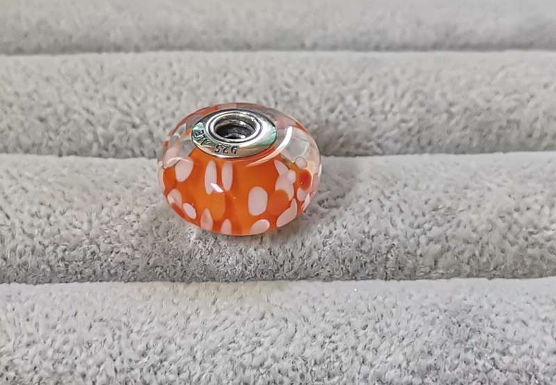 **R1 Auction** Pandora Large Blossoms Glass Charm
