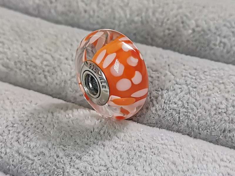 **R1 Auction** Pandora Large Blossoms Glass Charm