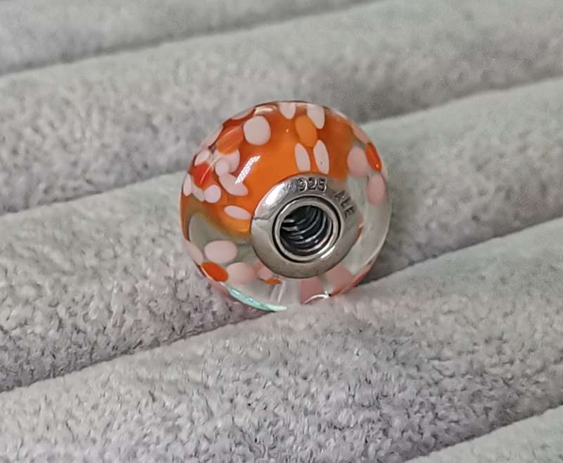 **R1 Auction** Pandora Large Blossoms Glass Charm