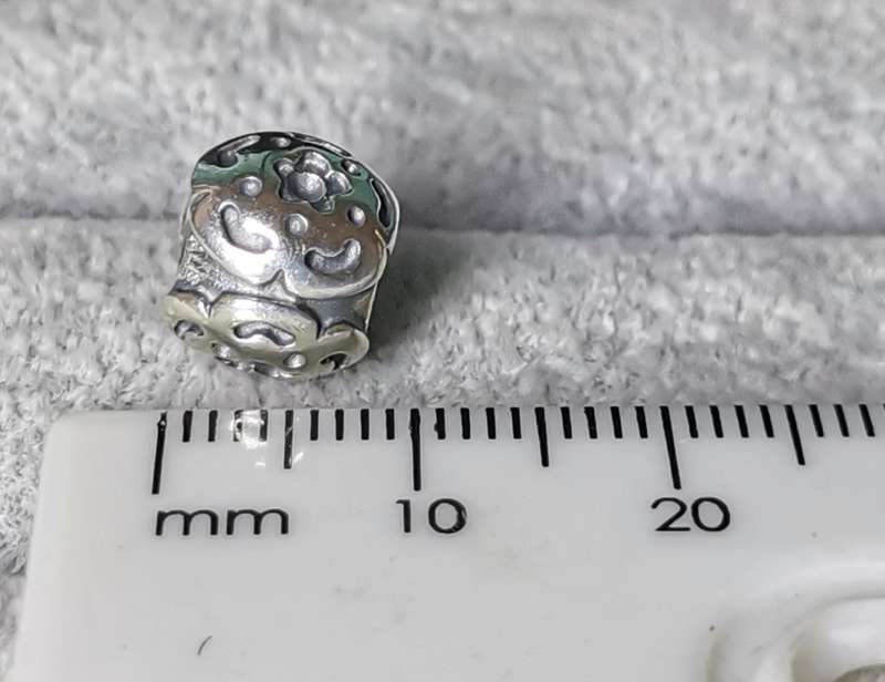 Pandora Raised Flower Charm