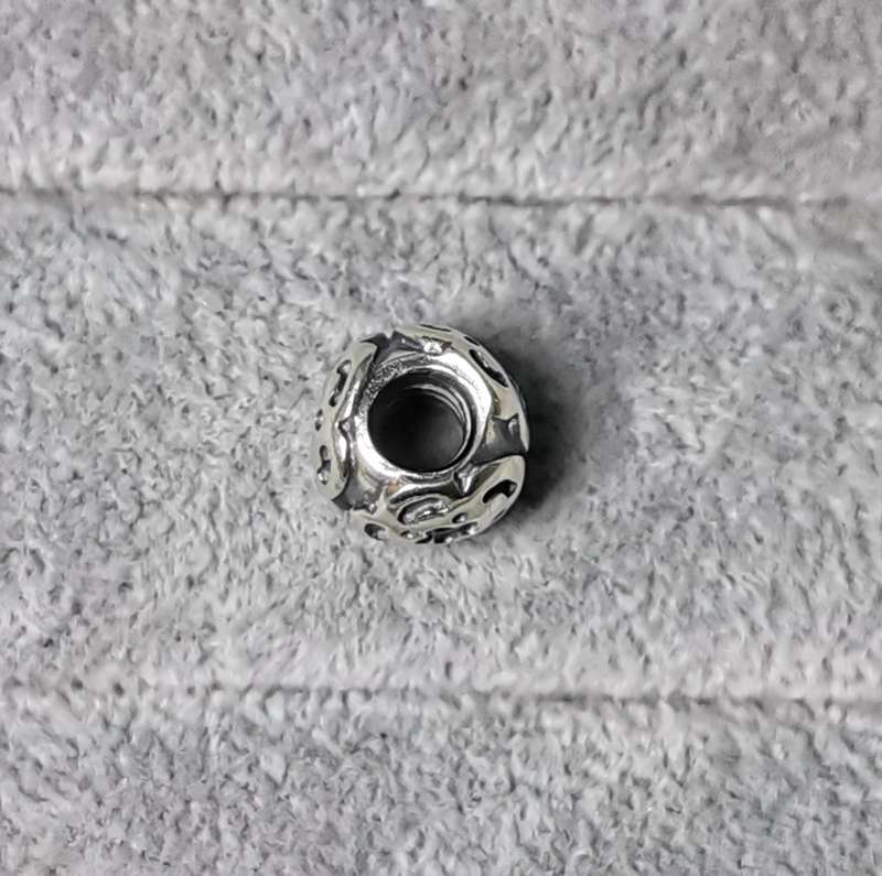 Pandora Raised Flower Charm